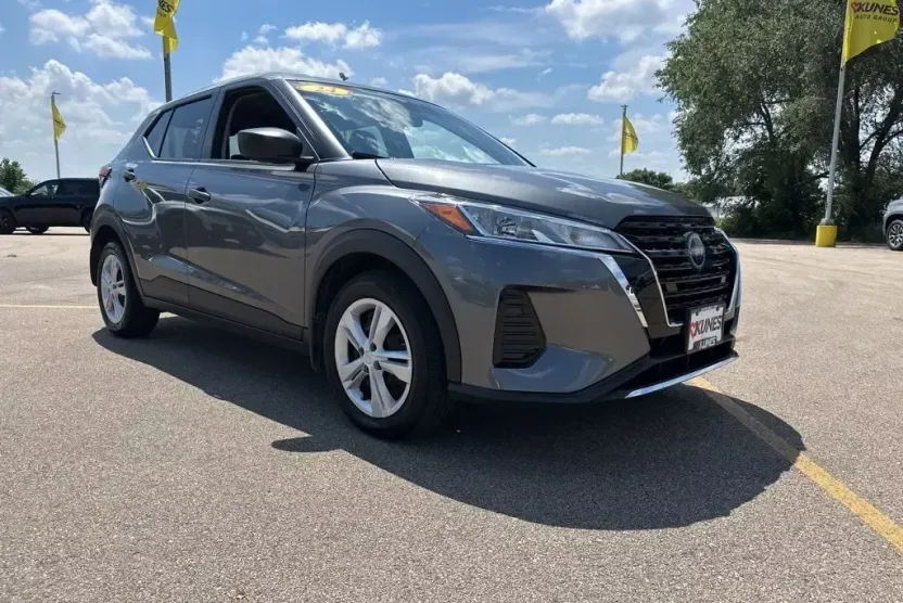 2024 Nissan Kicks S photo 1