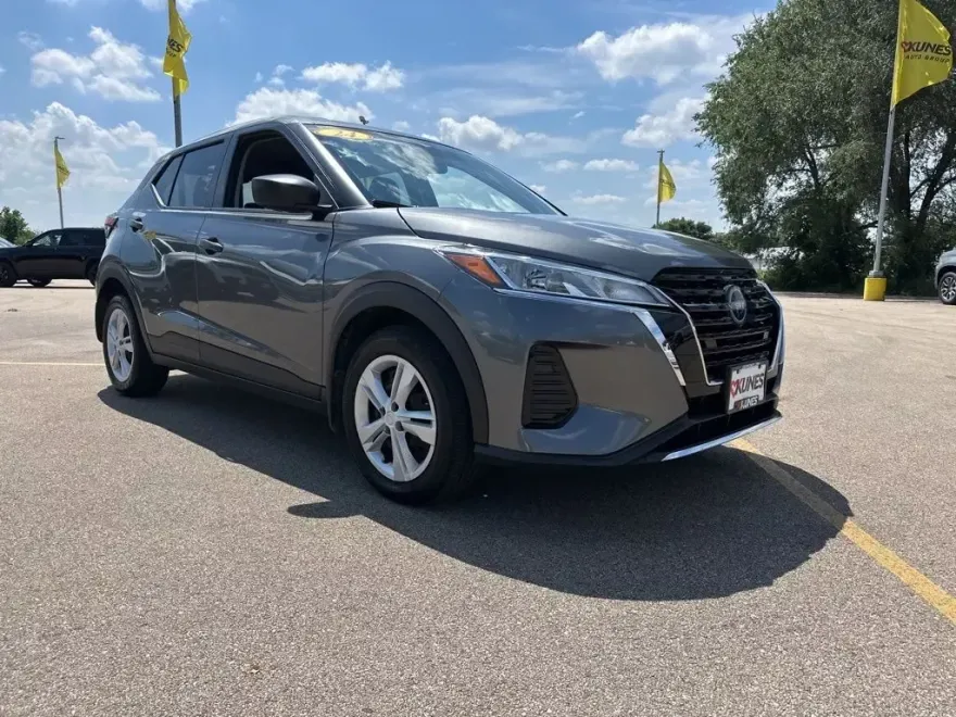 2024 Nissan Kicks S photo 1