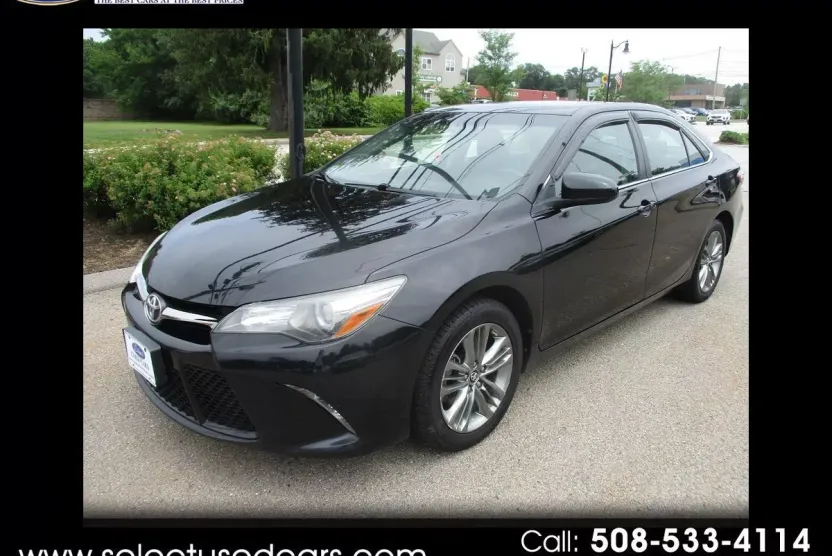 2017 Toyota Camry SE photo 1