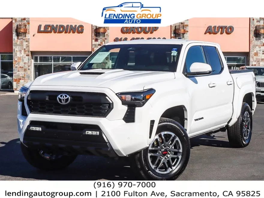 2024 Toyota Tacoma TRD Sport photo 1