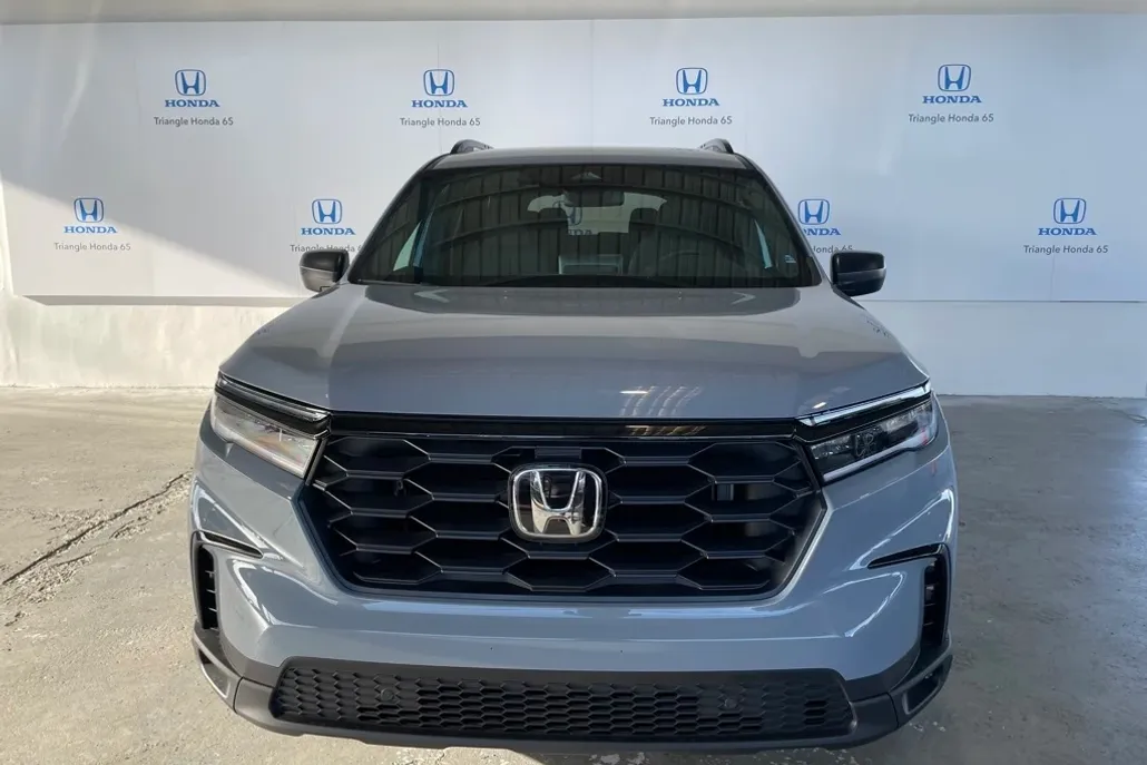 2025 Honda Pilot Sport photo 1