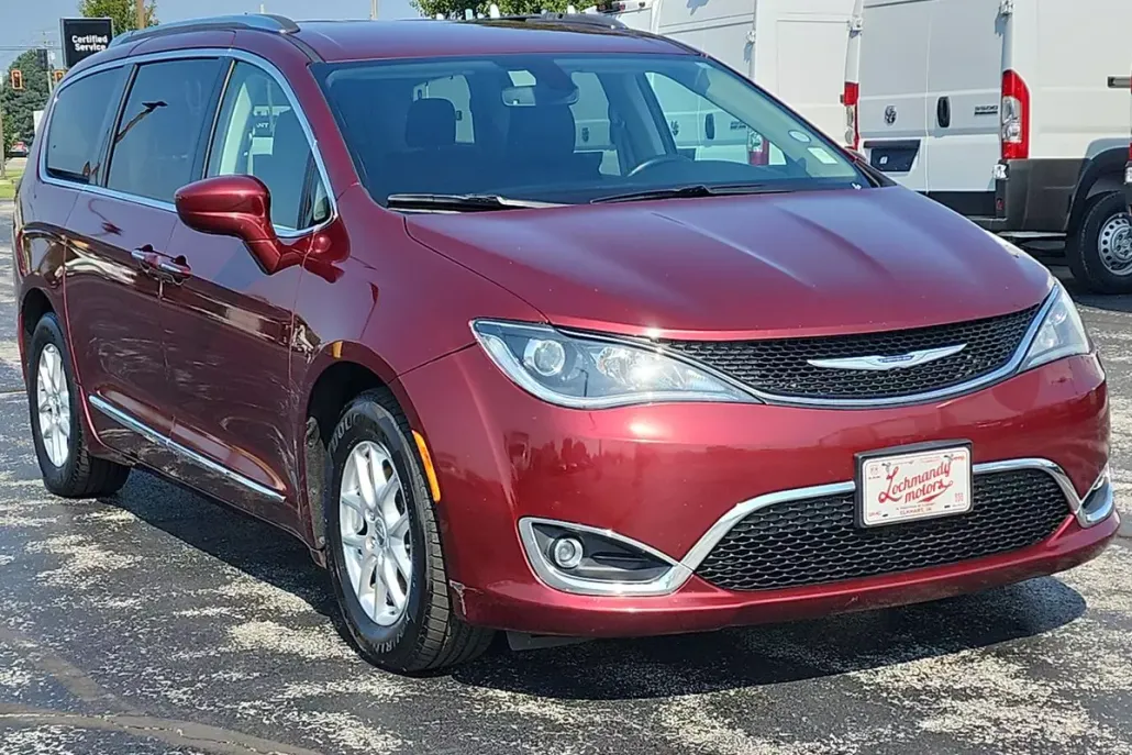 2020 Chrysler Pacifica Touring L photo 1