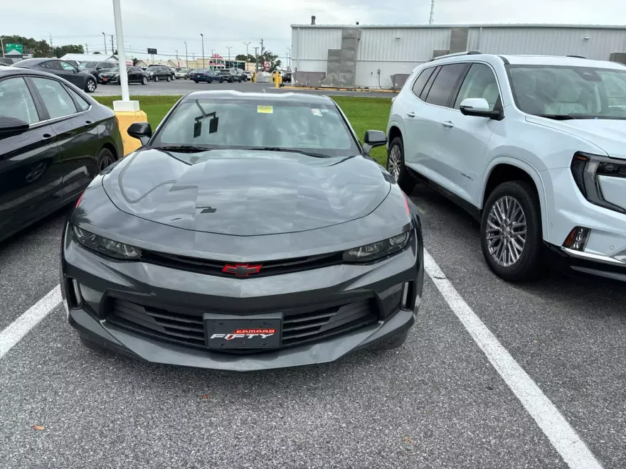 2017 Chevrolet Camaro 2LT photo 1