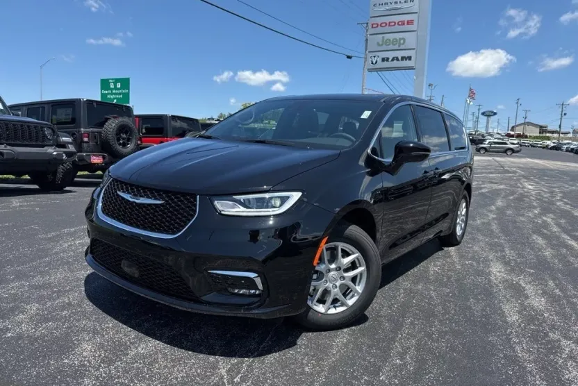 2025 Chrysler Pacifica photo 1