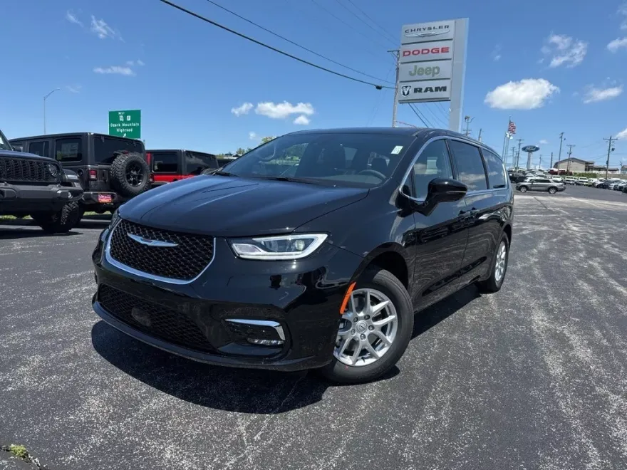 2025 Chrysler Pacifica photo 1