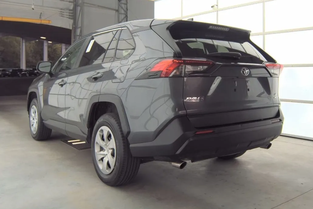 2023 Toyota RAV4 LE photo 1
