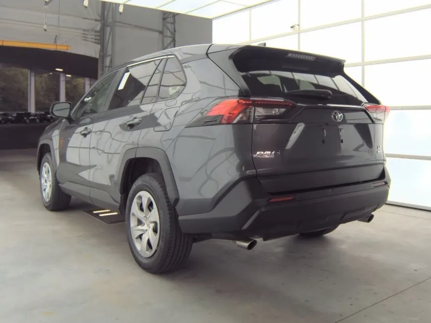 2023 Toyota RAV4 LE photo 1