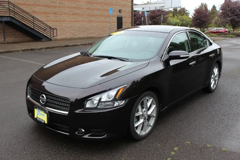 2011 Nissan Maxima SV photo 1