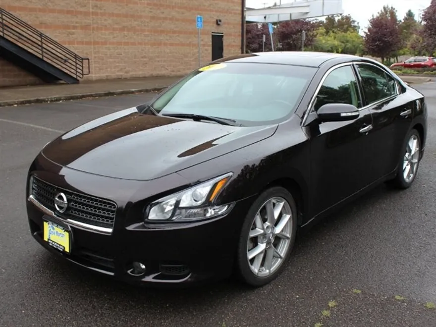 2011 Nissan Maxima SV photo 1
