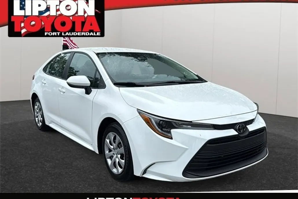 2024 Toyota Corolla LE photo 1