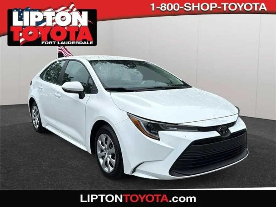 2024 Toyota Corolla LE photo 1