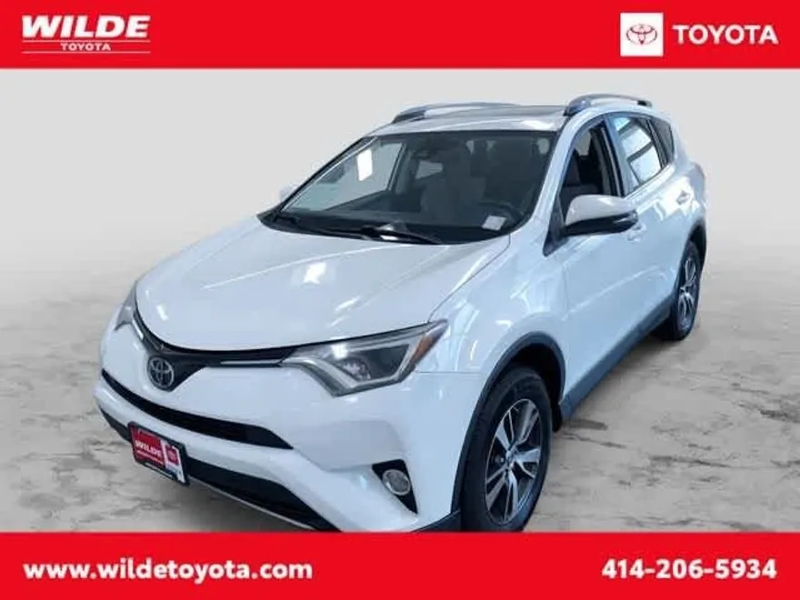 2017 Toyota RAV4 XLE photo 1