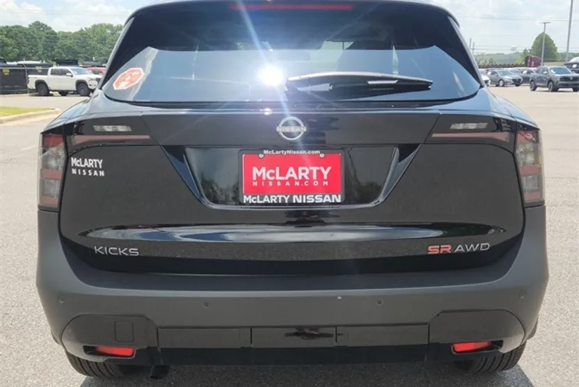 2025 Nissan Kicks SR photo 1