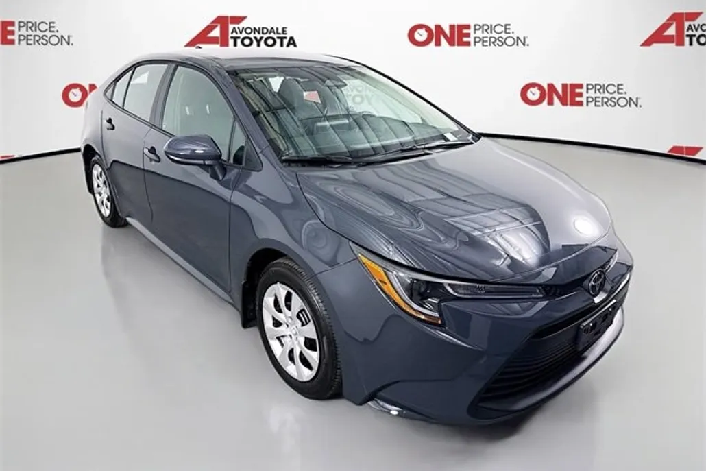 2025 Toyota Corolla LE photo 1