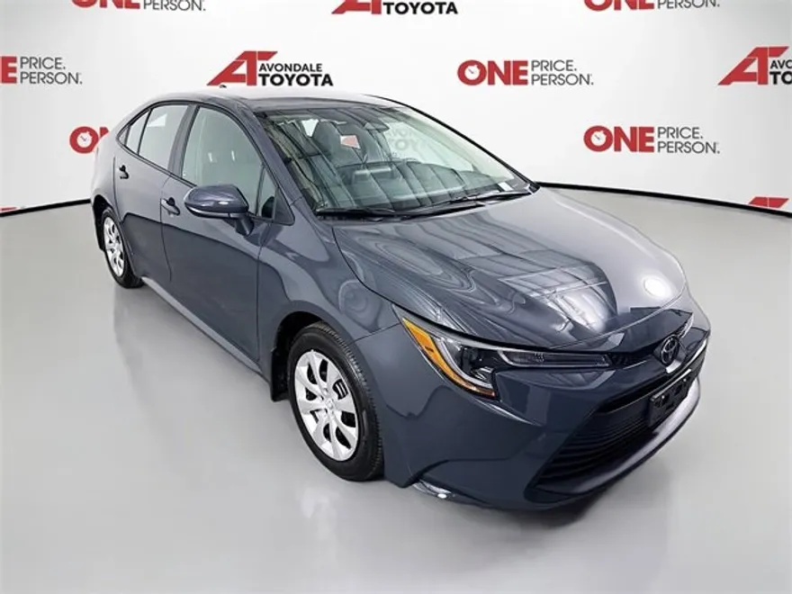 2025 Toyota Corolla LE photo 1