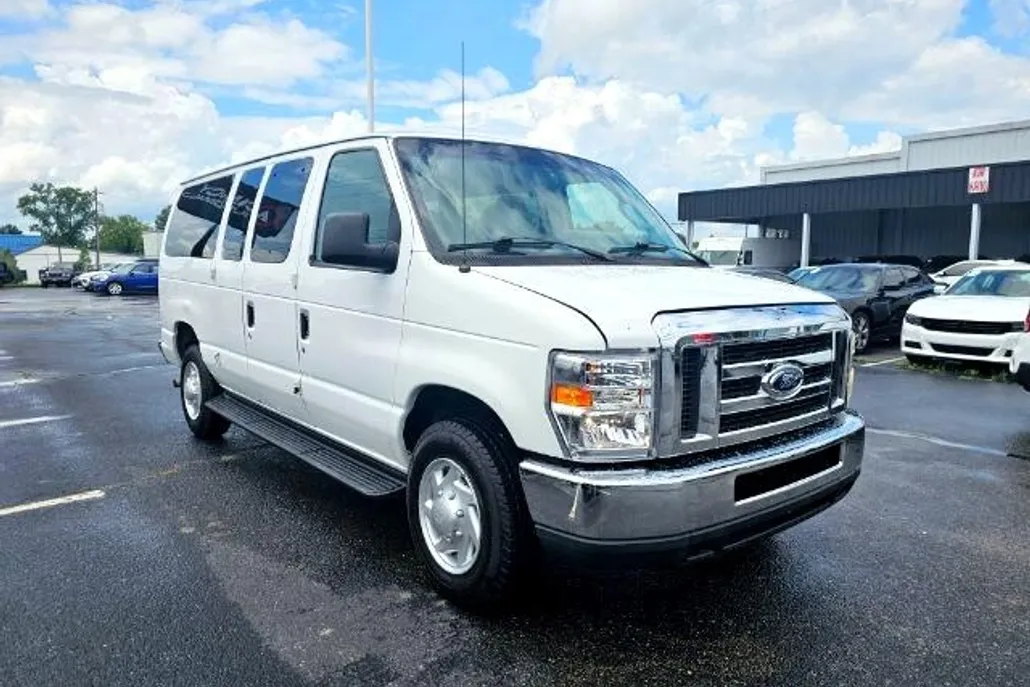2011 Ford E-350 photo 1