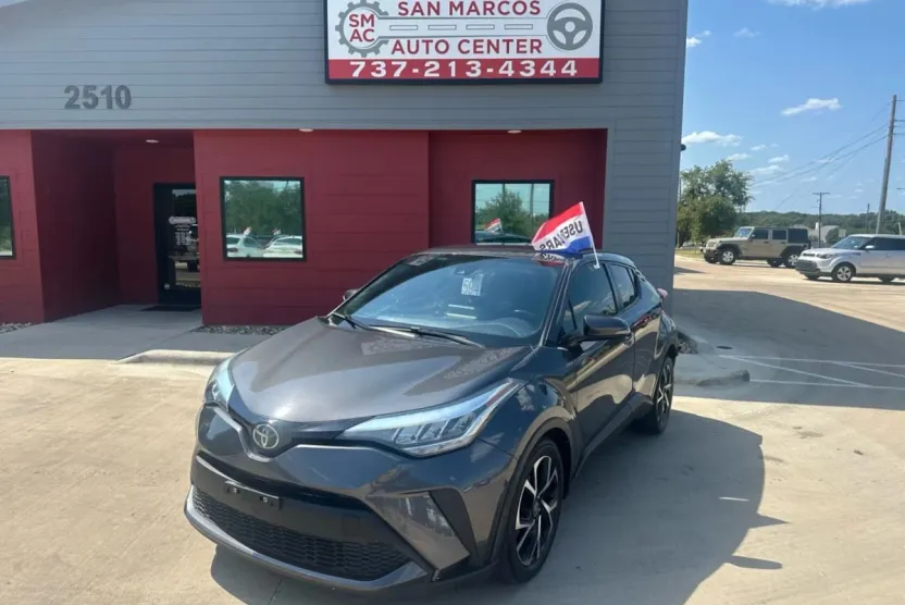 2021 Toyota C-HR XLE photo 1