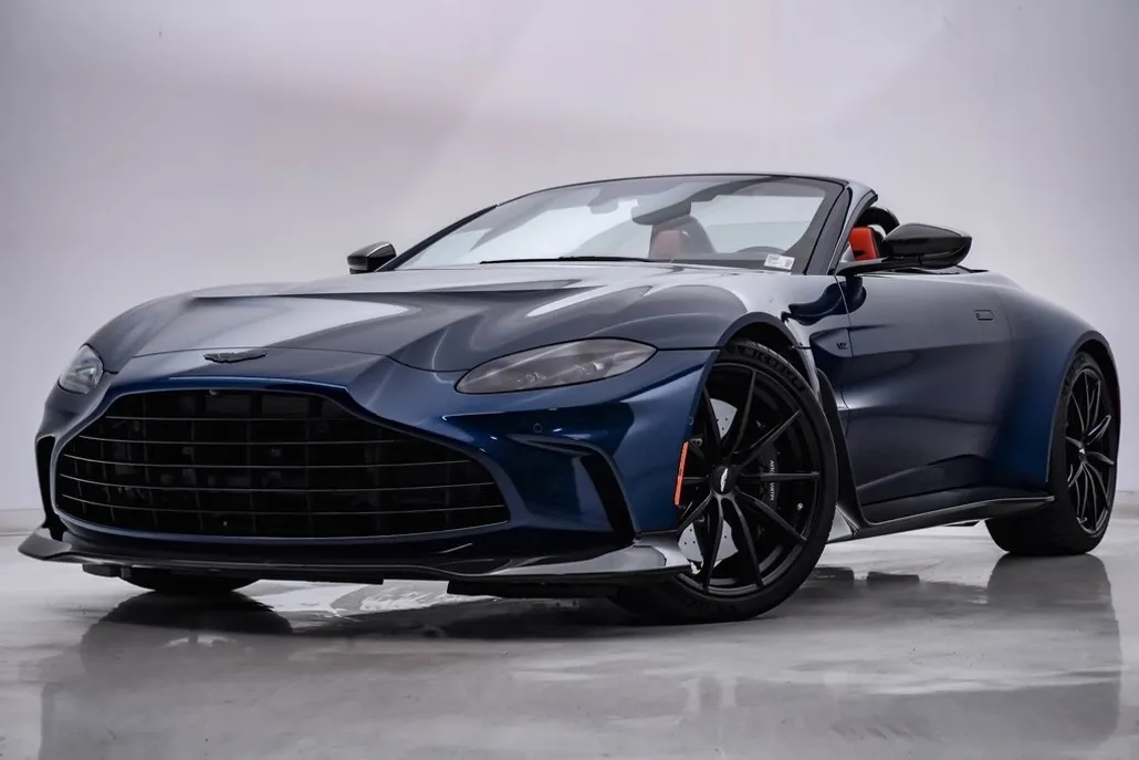 2023 Aston Martin V12 Vantage photo 1