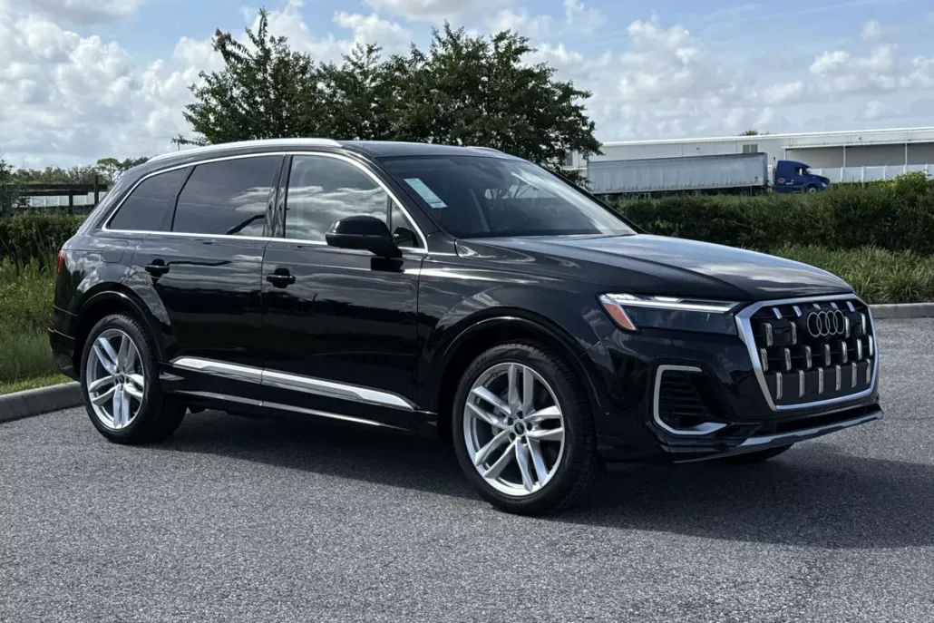 2025 Audi Q7 55 Premium Plus photo 1