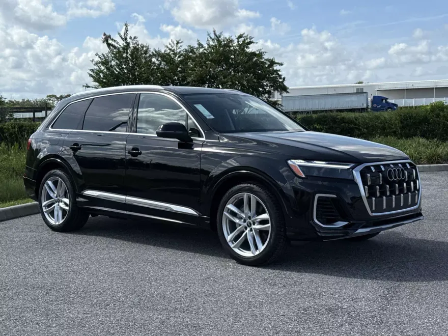2025 Audi Q7 55 Premium Plus photo 1