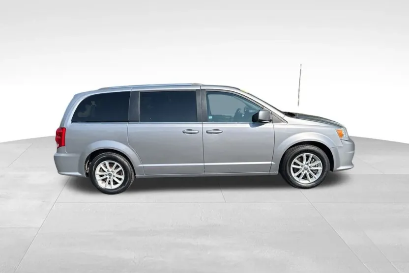 2020 Dodge Grand Caravan SXT photo 1