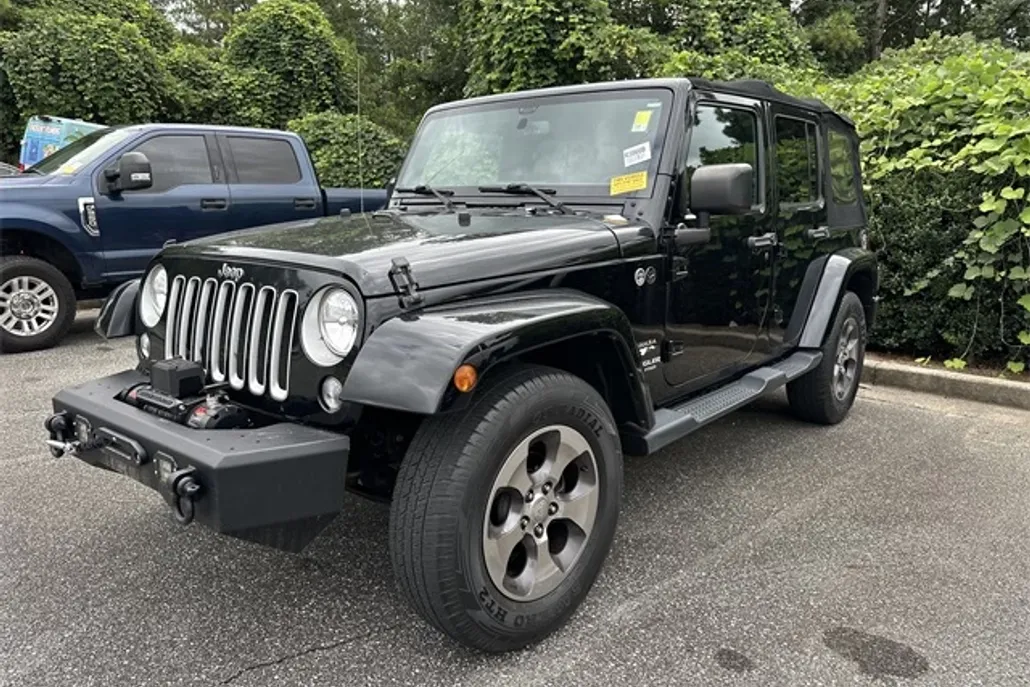 2016 Jeep Wrangler Unlimited Sahara photo 1