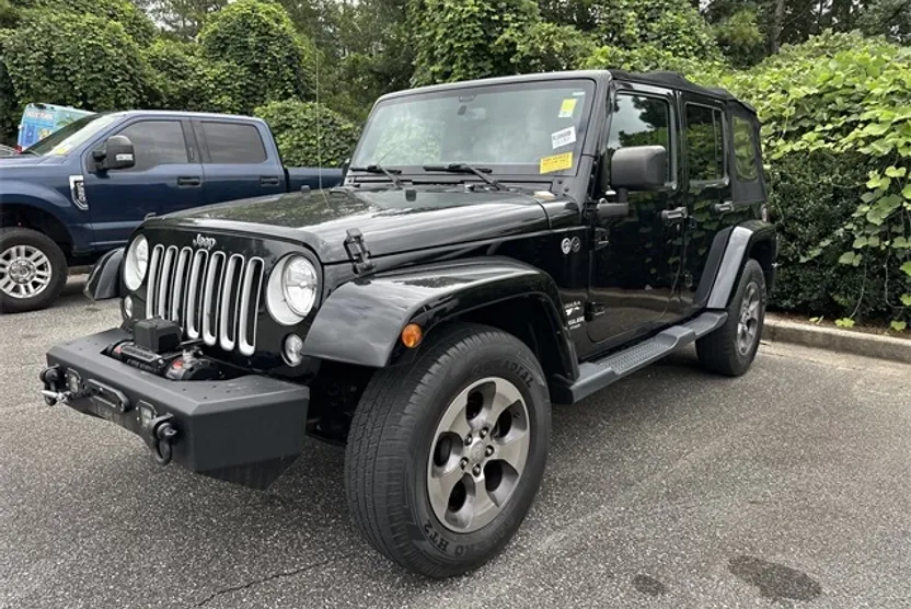 2016 Jeep Wrangler Unlimited Sahara photo 1