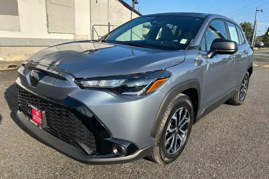 2023 Toyota Corolla Cross Hybrid S photo 1