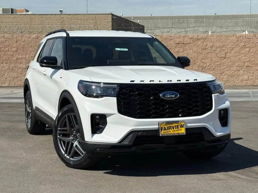 2025 Ford Explorer ST-Line photo 1