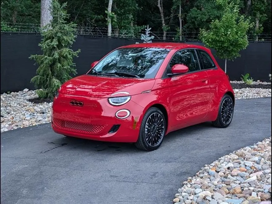 2024 Fiat 500e Red photo 1
