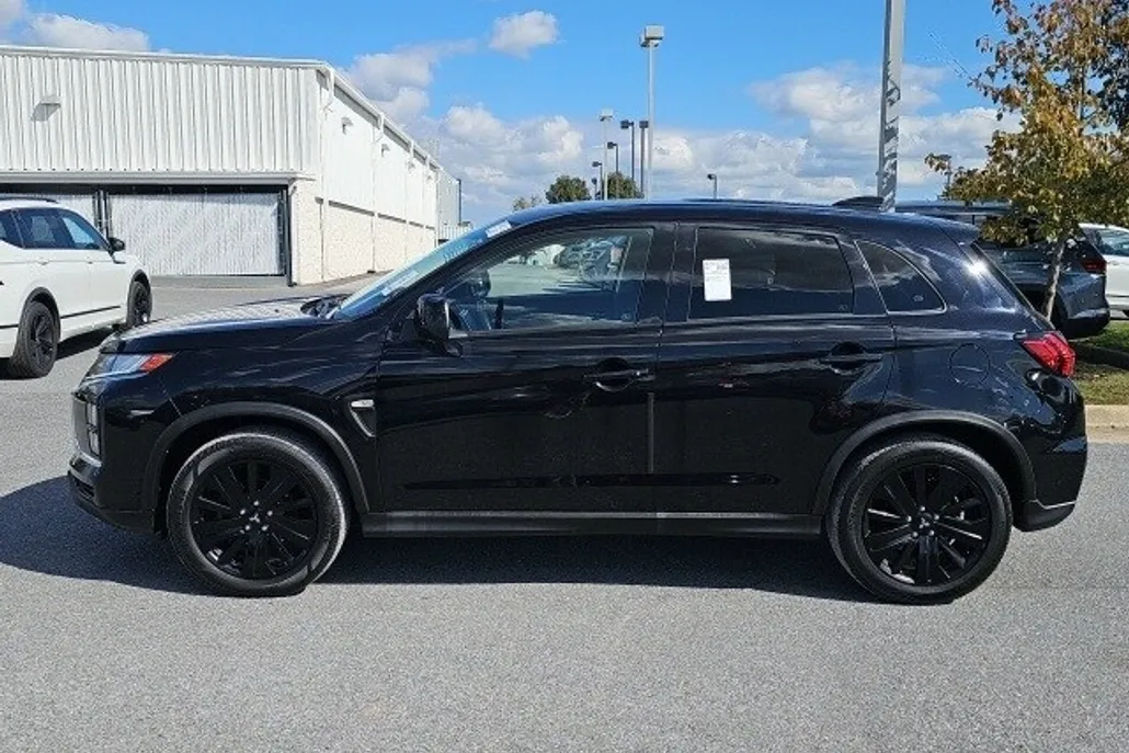 2021 Mitsubishi Outlander Sport LE photo 1