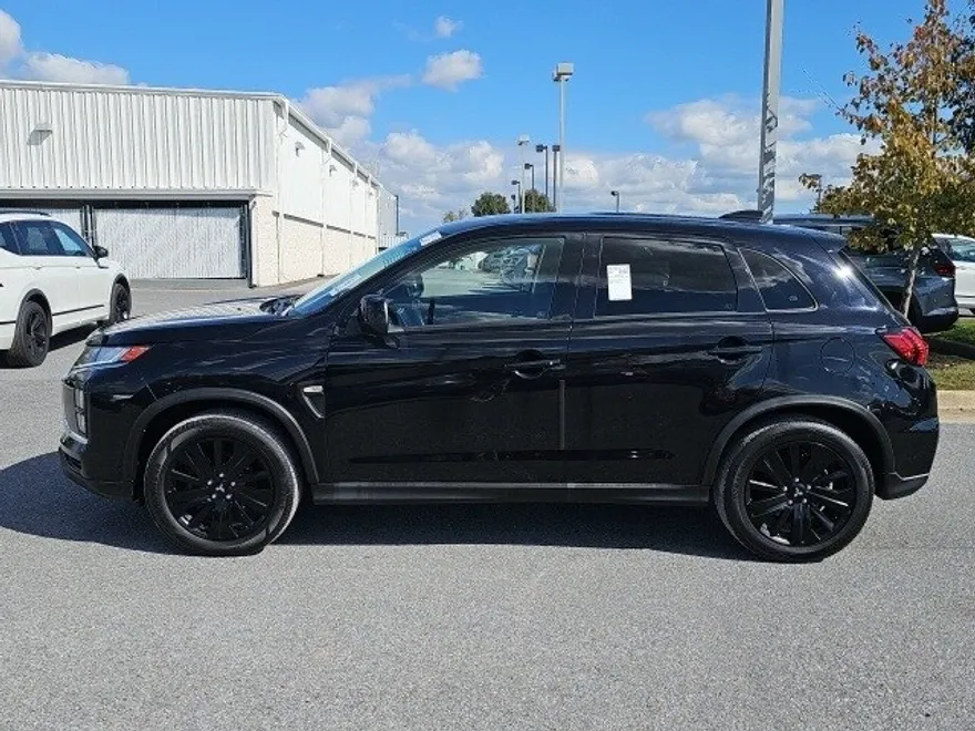 2021 Mitsubishi Outlander Sport LE photo 1