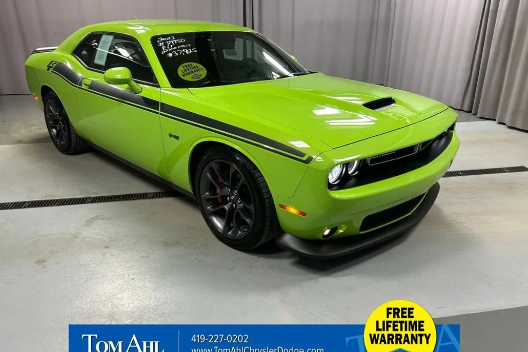 2023 Dodge Challenger R/T photo 1