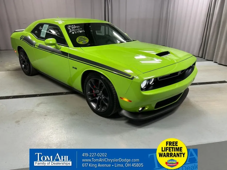 2023 Dodge Challenger R/T photo 1
