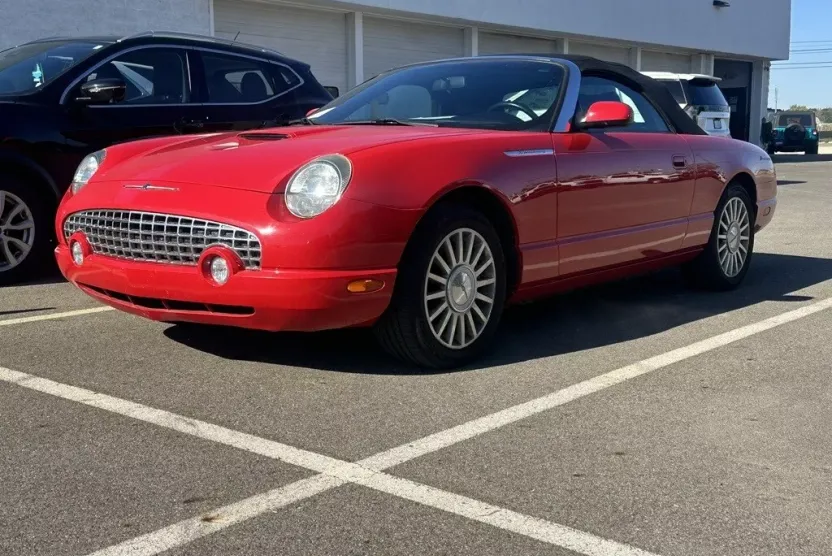 2005 Ford Thunderbird photo 1