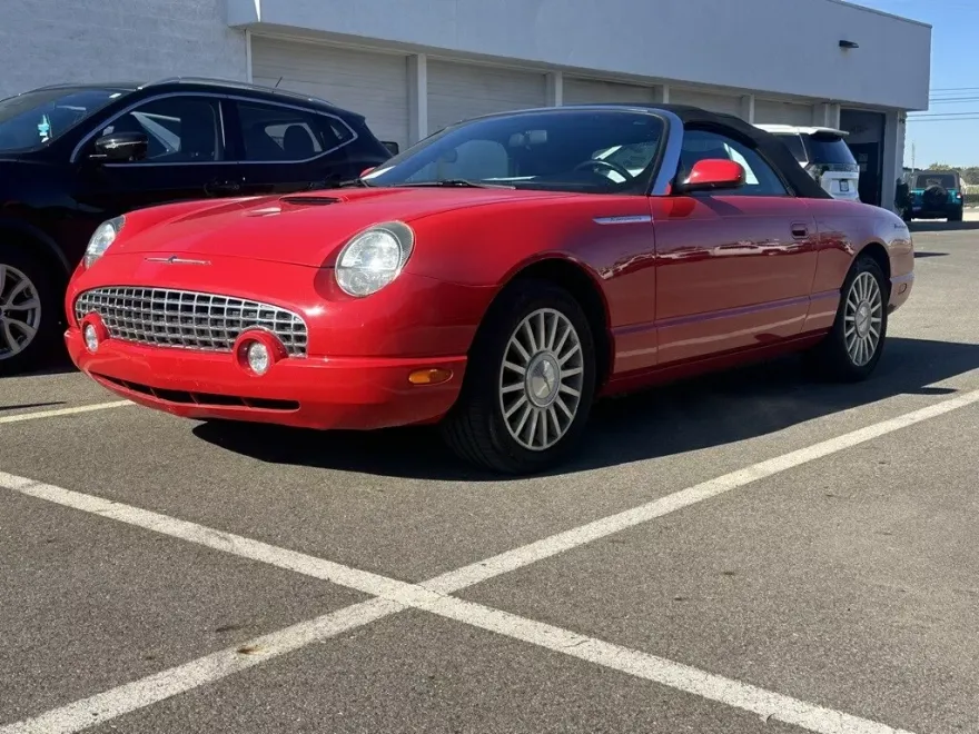 2005 Ford Thunderbird photo 1