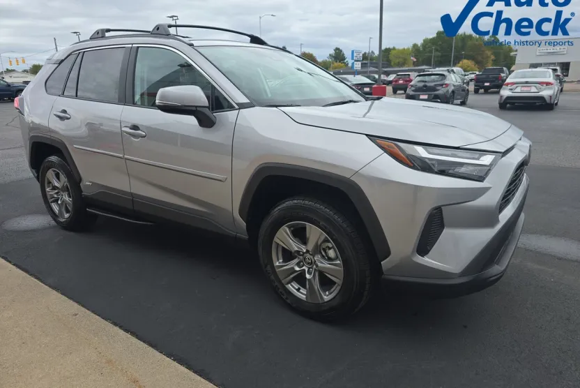 2025 Toyota RAV4 Hybrid XLE photo 1