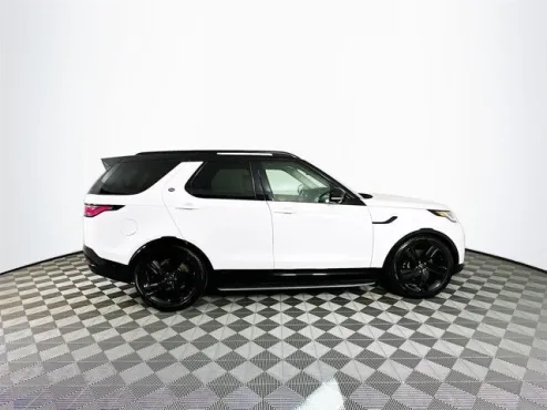2025 Land Rover Discovery Metropolitan Edition photo 4