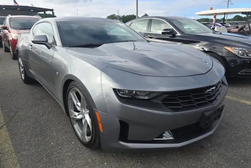 2019 Chevrolet Camaro 1LT photo 1