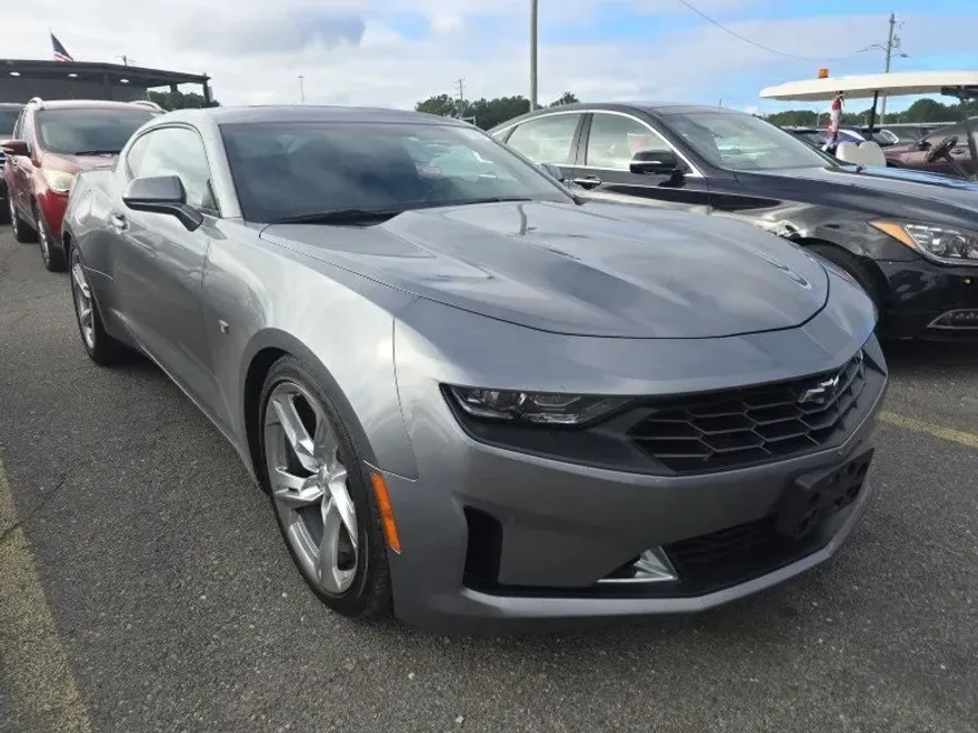 2019 Chevrolet Camaro 1LT photo 1