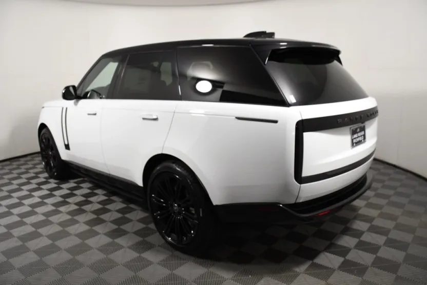 2025 Land Rover Range Rover SE photo 1