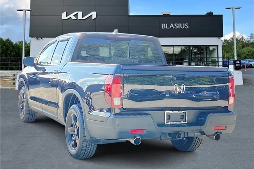 2022 Honda Ridgeline Black Edition photo 1