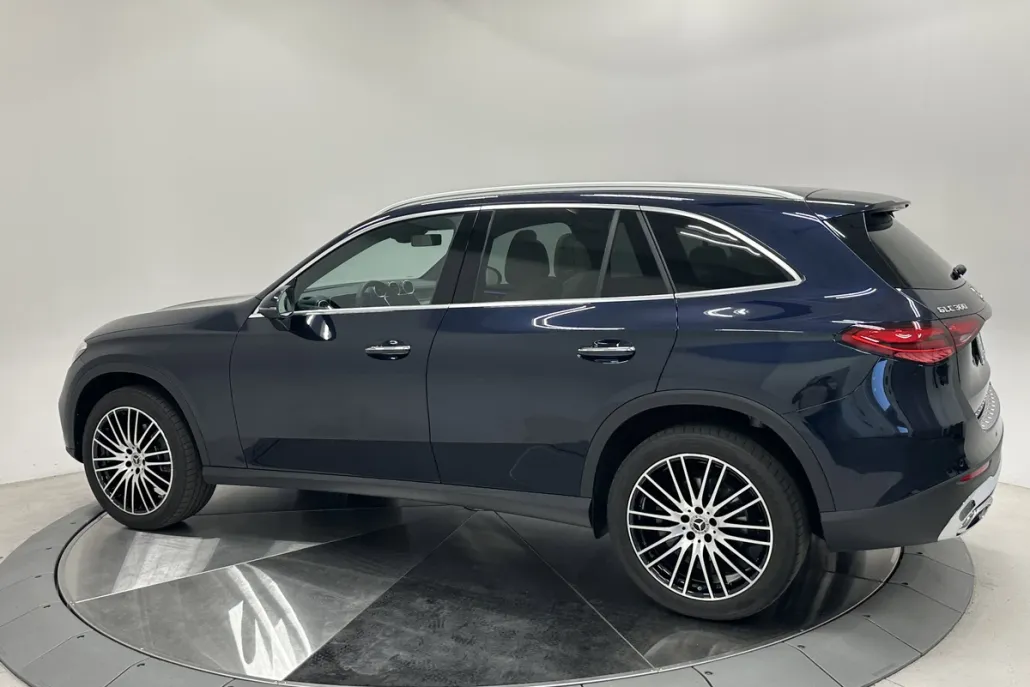 2024 Mercedes Benz GLC 300 photo 1