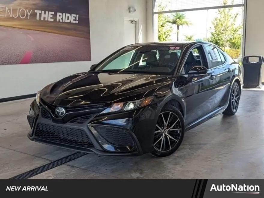 2023 Toyota Camry SE photo 1