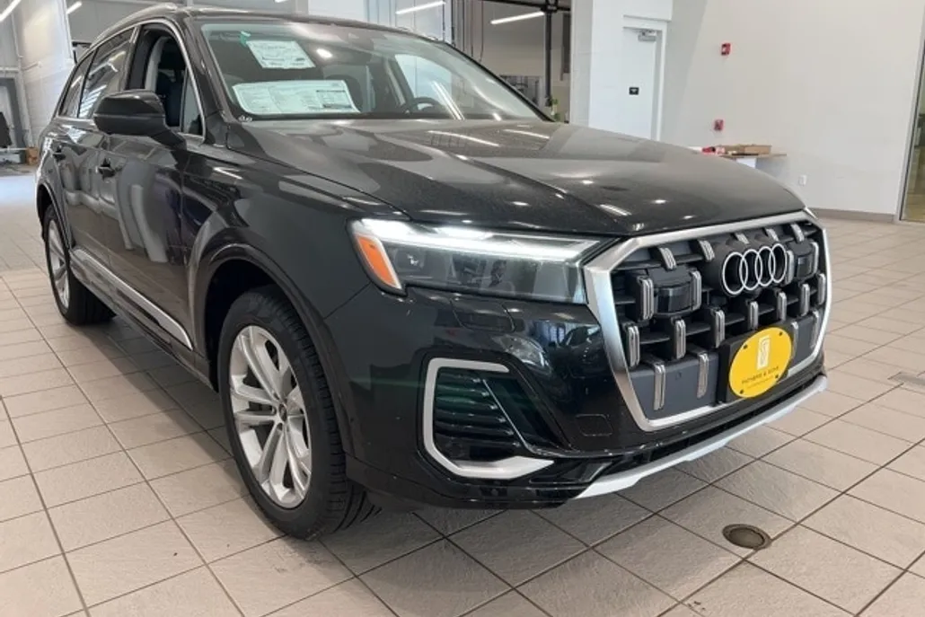 2025 Audi Q7 45 Premium Plus photo 1