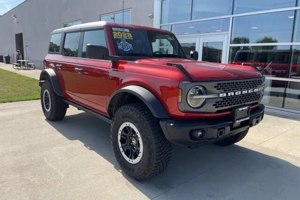 2023 Ford Bronco Badlands photo 1