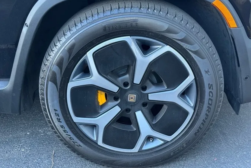 2023 Rivian R1T Adventure photo 1