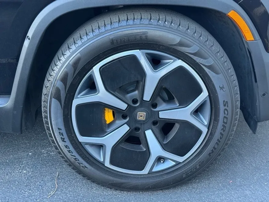 2023 Rivian R1T Adventure photo 1