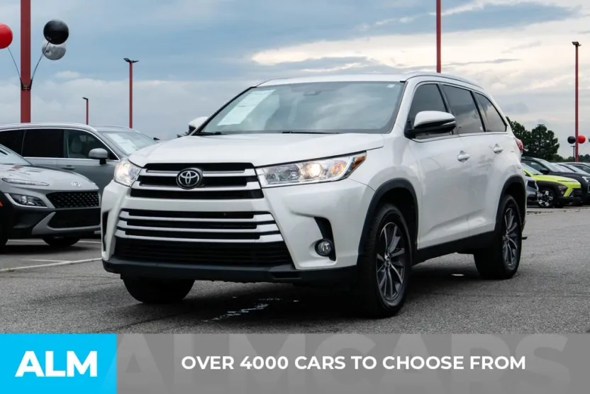 2019 Toyota Highlander SE photo 1