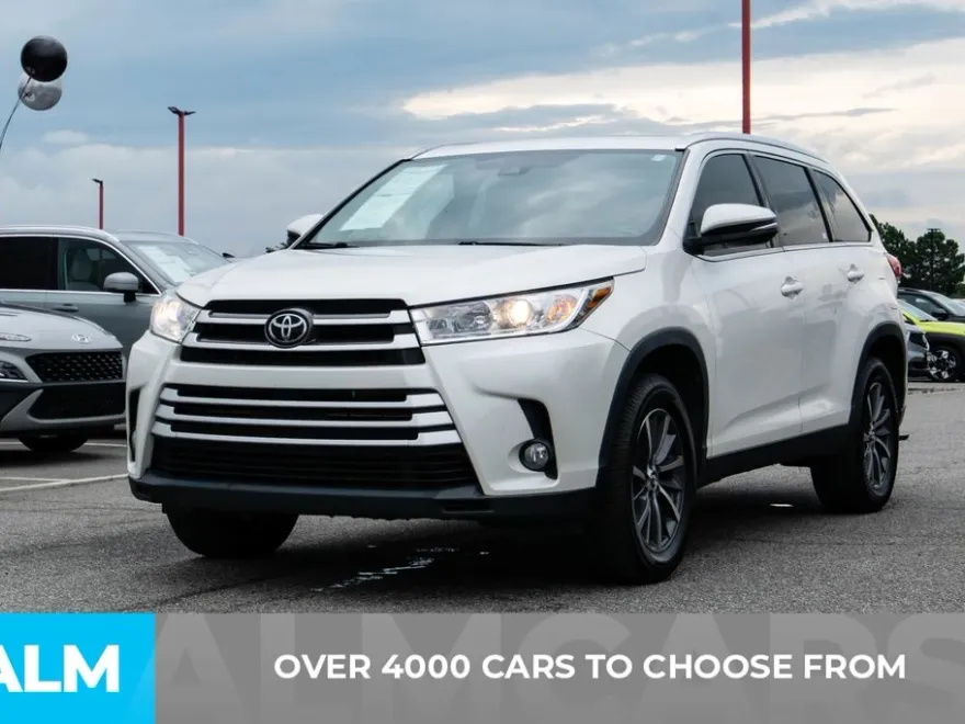 2019 Toyota Highlander SE photo 1